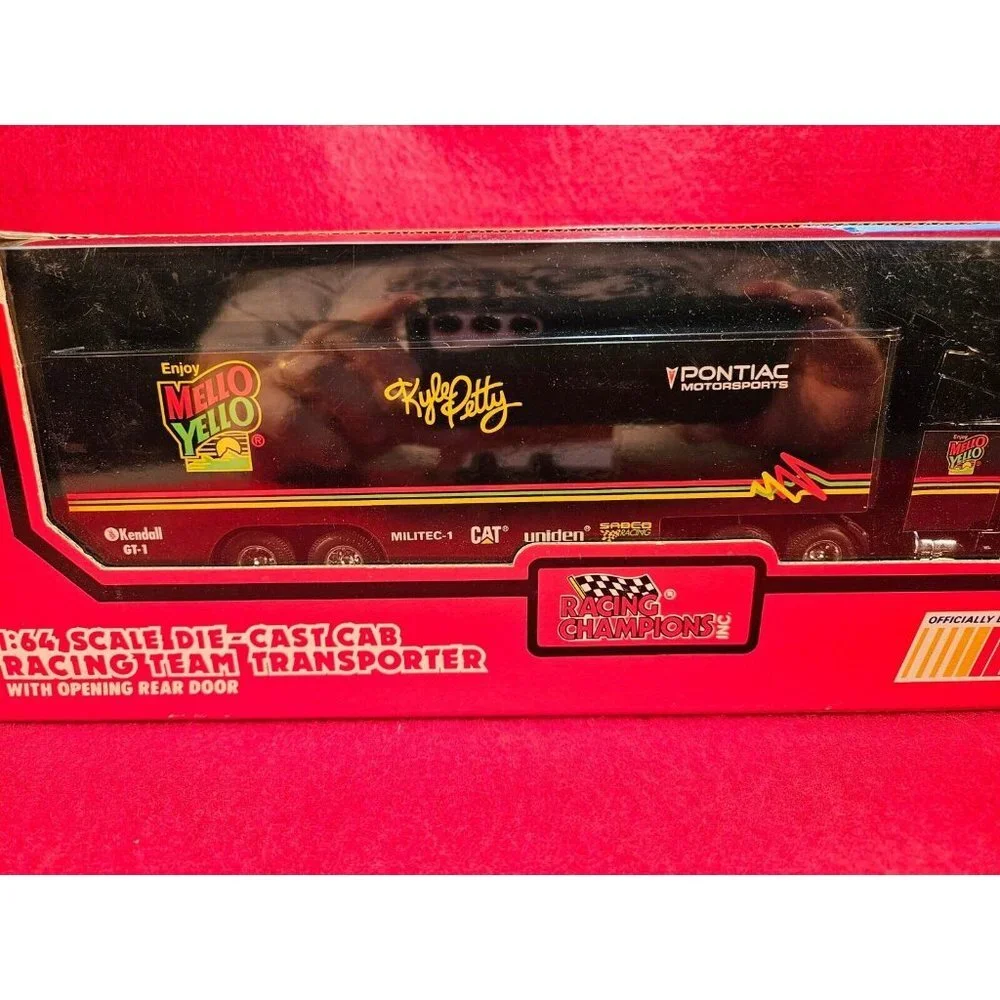 KYLE PETTY NASCAR‎ #42 TRANSPORTER BUNDLE w/MATCHING STOCKCAR & PLAYER CARD